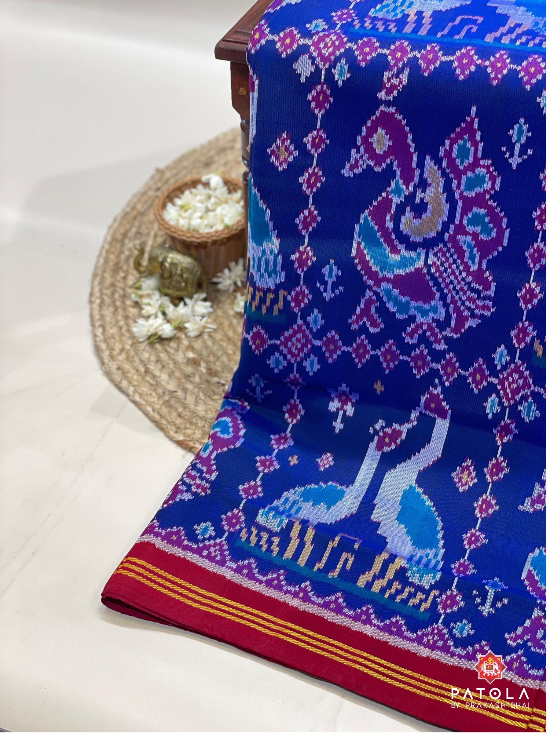 (Masterpiece) Swan & Peacock Figures Designer Semi Double Ikat Patola Saree